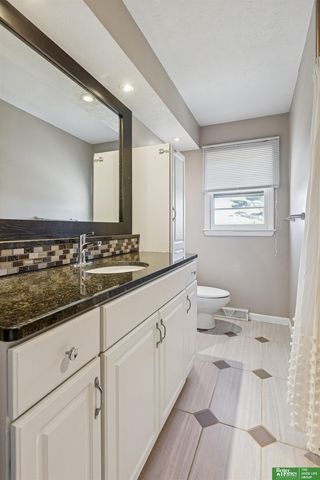 4905 S 95th Circle, Omaha, NE 68127