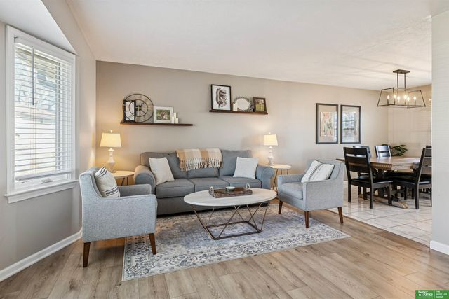 4905 S 95th Circle, Omaha, NE 68127