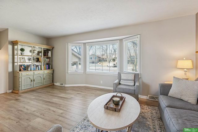 4905 S 95th Circle, Omaha, NE 68127