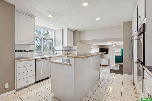 4905 S 95th Circle, Omaha, NE 68127