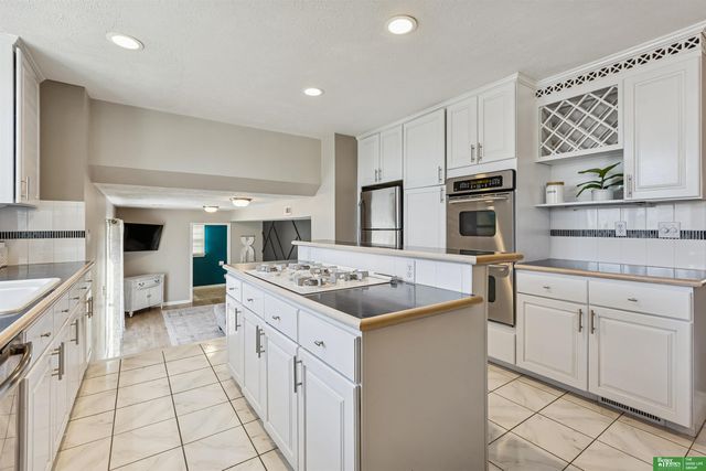 4905 S 95th Circle, Omaha, NE 68127