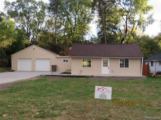 121 W Columbia Avenue, Pontiac, MI 48340