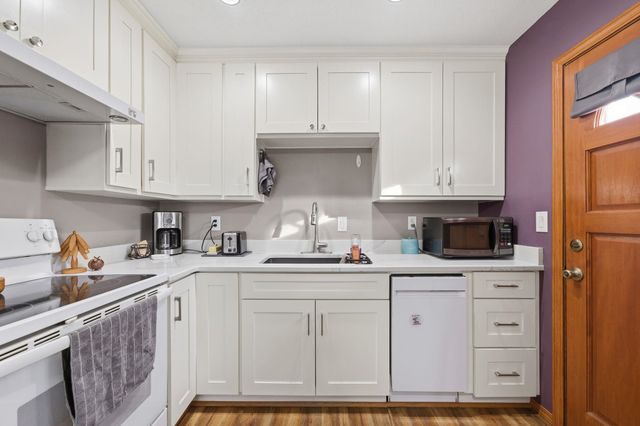 3326 S Elizabeth Ave, Wichita, KS 67217