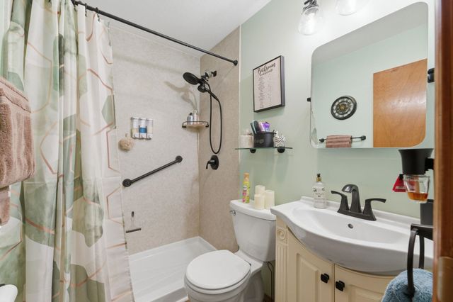 3326 S Elizabeth Ave, Wichita, KS 67217