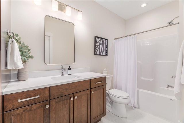 2484 Sydney Lane, Hudson, WI 54016