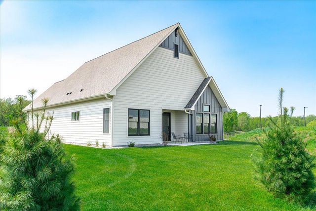 2484 Sydney Lane, Hudson, WI 54016