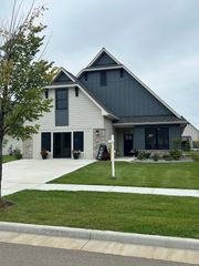 2484 Sydney Lane, Hudson, WI 54016