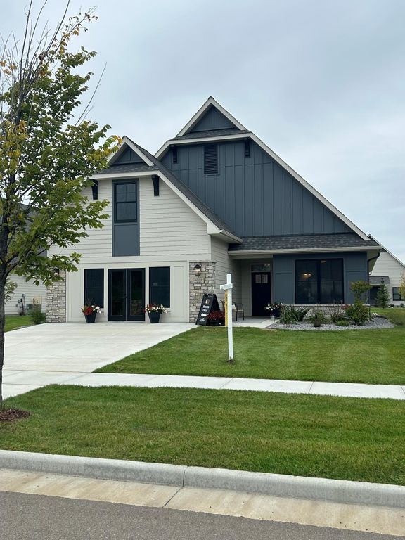 2484 Sydney Lane, Hudson, WI 54016