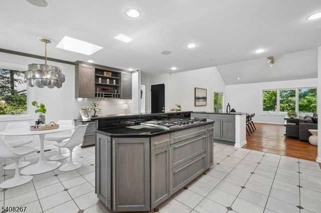 154 Brentwood Dr, South Orange Village Twp., NJ 07079