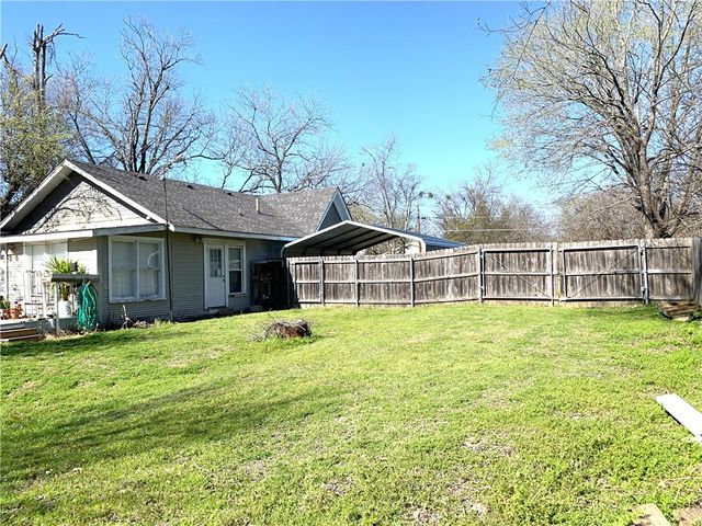 706 W Navasota Street, Groesbeck, TX 76642
