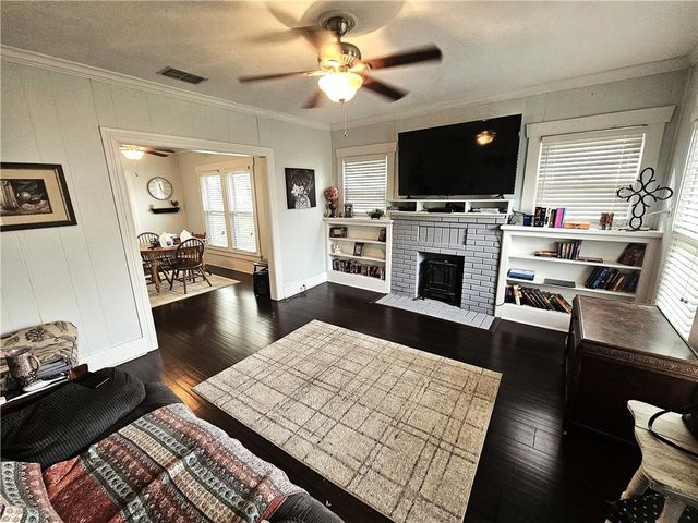 706 W Navasota Street, Groesbeck, TX 76642