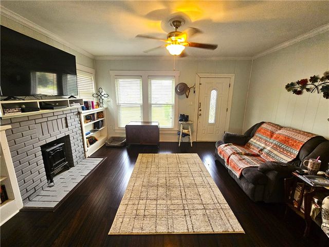 706 W Navasota Street, Groesbeck, TX 76642
