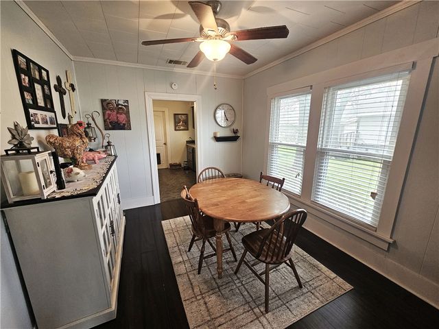 706 W Navasota Street, Groesbeck, TX 76642