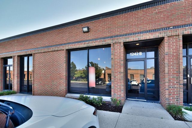 1242 REMINGTON Road B, Schaumburg, IL 60193