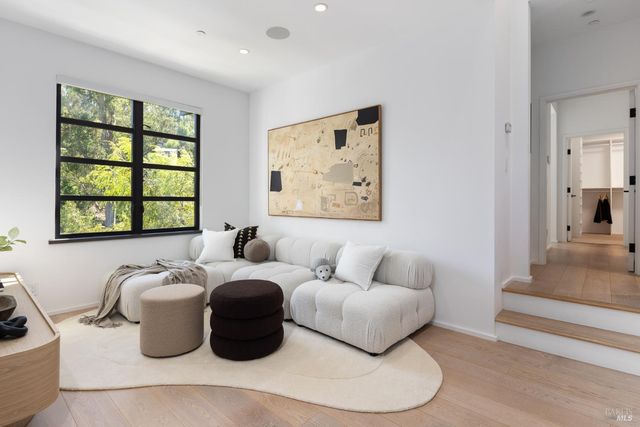 409 Montford Ave, Mill Valley, CA 94941