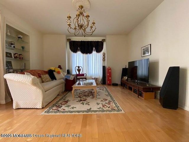 85 Mira Vista Court, Holmdel, NJ 07733
