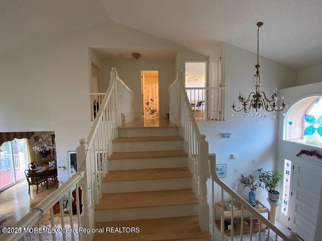 85 Mira Vista Court, Holmdel, NJ 07733