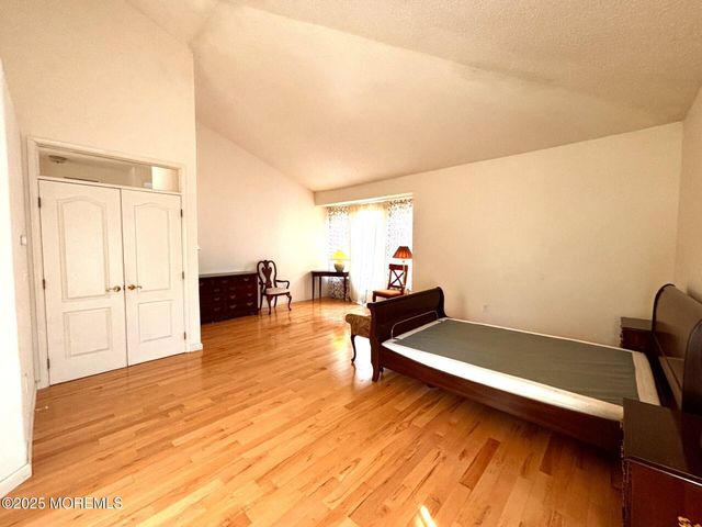 85 Mira Vista Court, Holmdel, NJ 07733