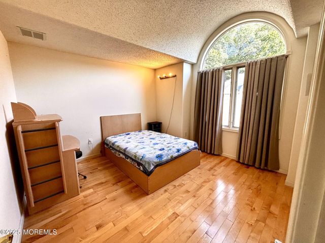 85 Mira Vista Court, Holmdel, NJ 07733