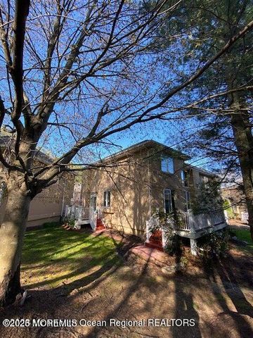 85 Mira Vista Court, Holmdel, NJ 07733