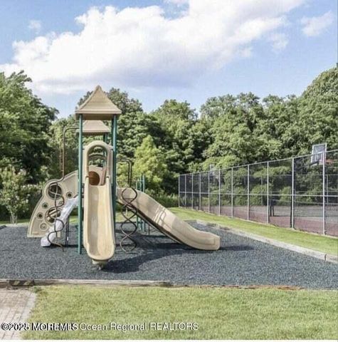 85 Mira Vista Court, Holmdel, NJ 07733