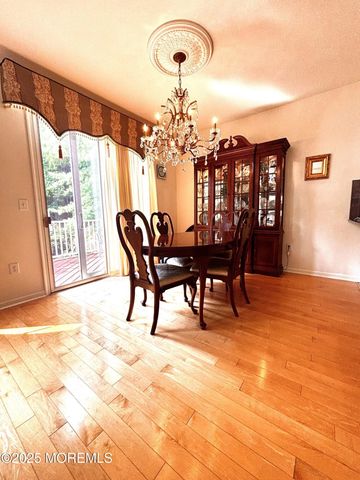 85 Mira Vista Court, Holmdel, NJ 07733