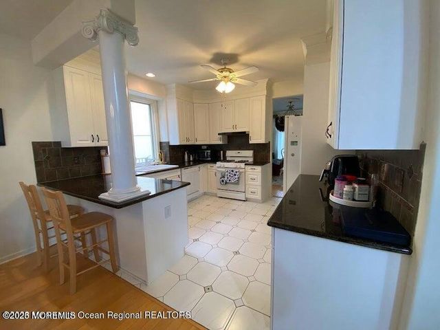 85 Mira Vista Court, Holmdel, NJ 07733