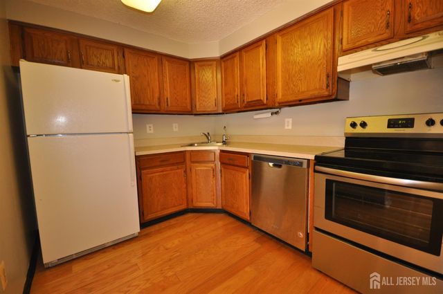 8020 tamarron Drive, Plainsboro, NJ 08536