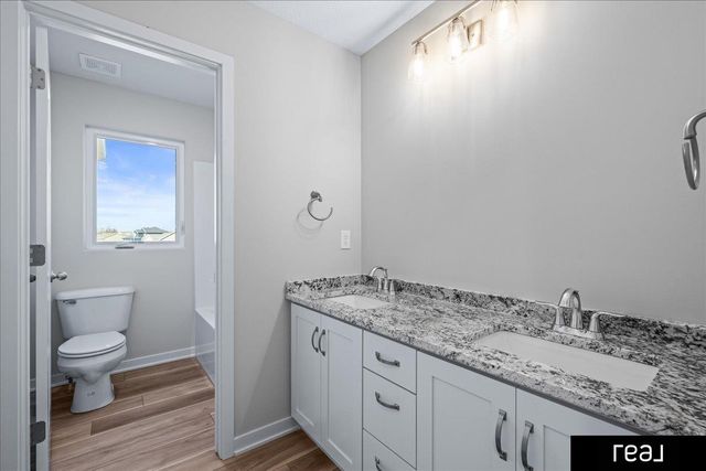 12013 S 110 Avenue Circle, Papillion, NE 68046