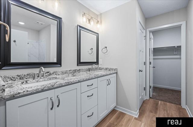 12013 S 110 Avenue Circle, Papillion, NE 68046