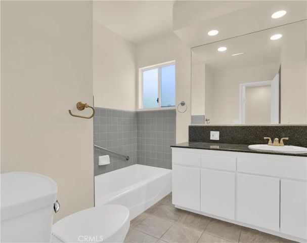 12521 Walsh, Los Angeles, CA 90066