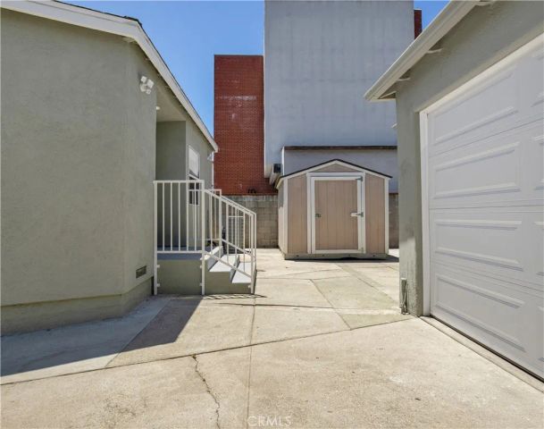 12521 Walsh, Los Angeles, CA 90066