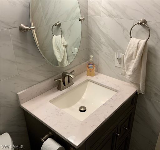 7055 New Post DR 5, North Fort Myers, FL 33917