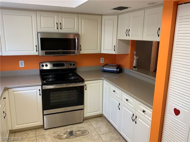 7055 New Post DR 5, North Fort Myers, FL 33917