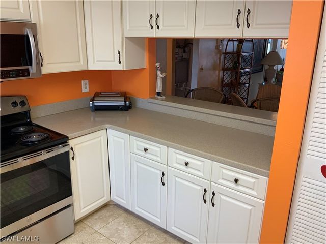 7055 New Post DR 5, North Fort Myers, FL 33917