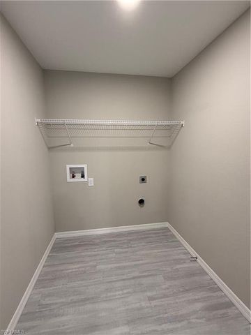 2611 4th PL, Cape Coral, FL 33993