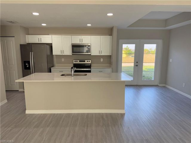 2611 4th PL, Cape Coral, FL 33993