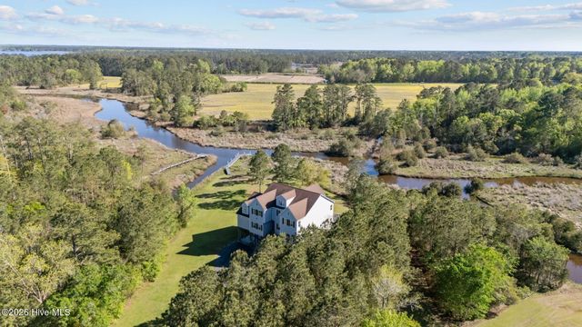 2180 Nc 304 B, Bayboro, NC 28515