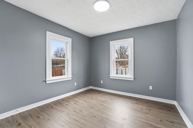 330 Larchmont Avenue, Springfield, OH 45503