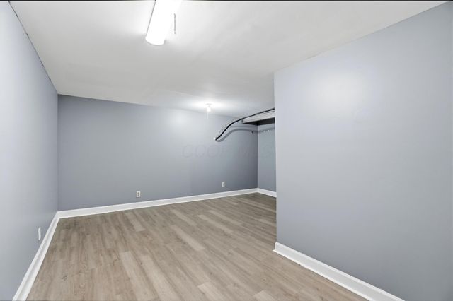 330 Larchmont Avenue, Springfield, OH 45503