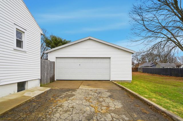 330 Larchmont Avenue, Springfield, OH 45503