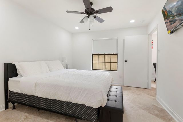 2750 Holly Hall Street 1111, Houston, TX 77054