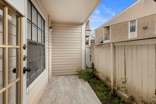 2750 Holly Hall Street 1111, Houston, TX 77054