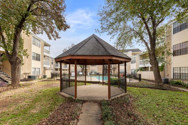 2750 Holly Hall Street 1111, Houston, TX 77054