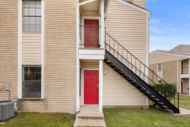2750 Holly Hall Street 1111, Houston, TX 77054