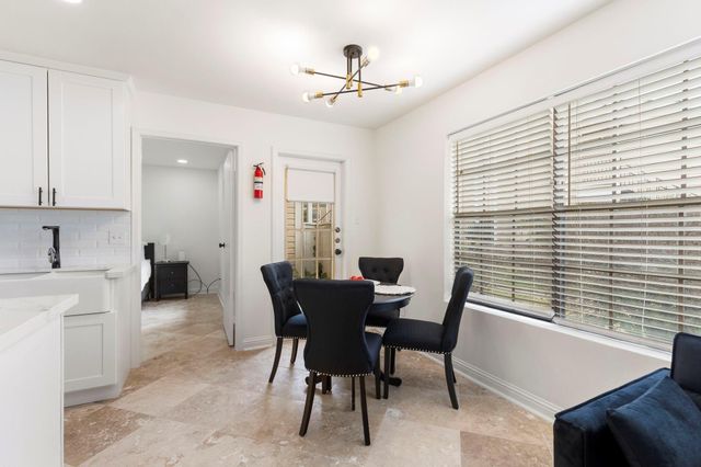 2750 Holly Hall Street 1111, Houston, TX 77054