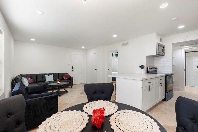 2750 Holly Hall Street 1111, Houston, TX 77054