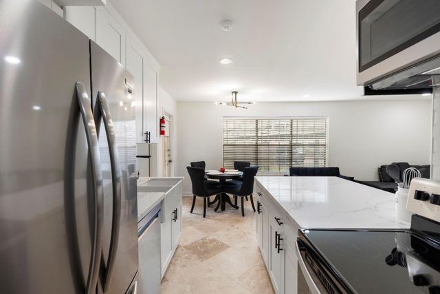 2750 Holly Hall Street 1111, Houston, TX 77054
