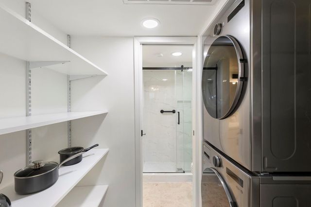 2750 Holly Hall Street 1111, Houston, TX 77054