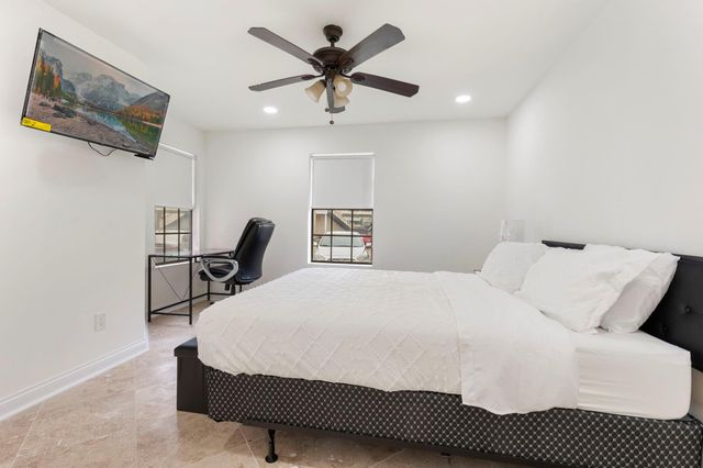 2750 Holly Hall Street 1111, Houston, TX 77054